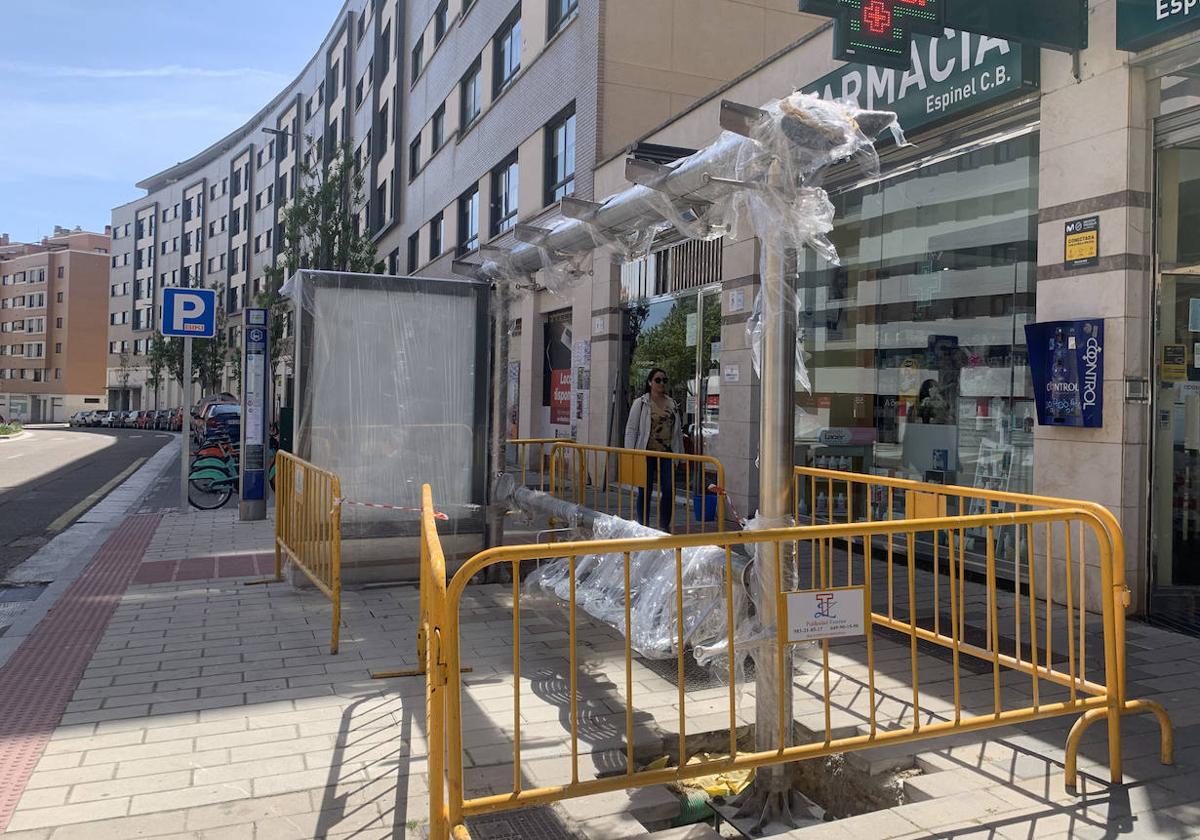 Parada de autobus en Manuel Azaña, en Valladolid.