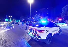 Vehículo de la Policía Municipal, este miércoles en el lugar del accidente