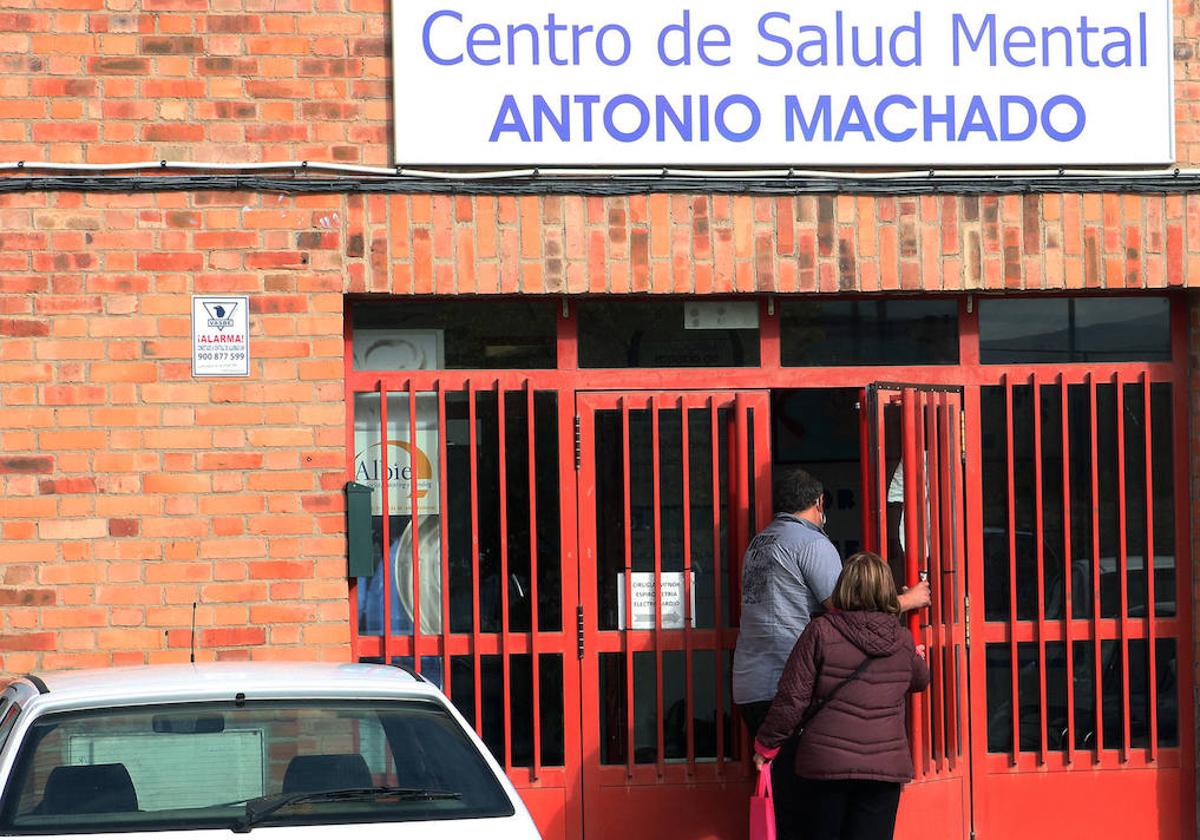 Entrada al centro de salud mental Antonio Machado, en los Altos de la Piedad de Segovia.