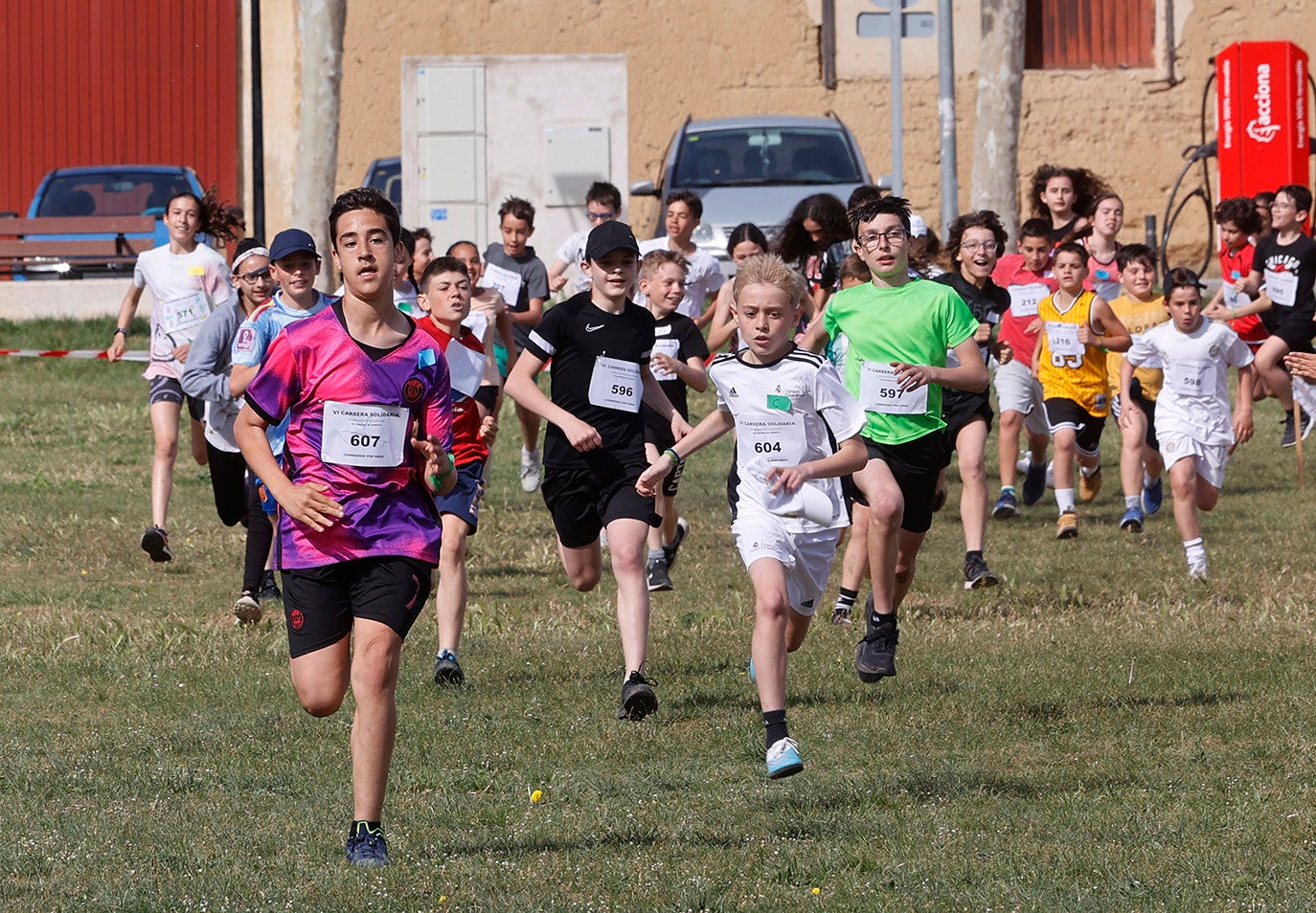 Zancadas solidarias por Siria en Villamuriel