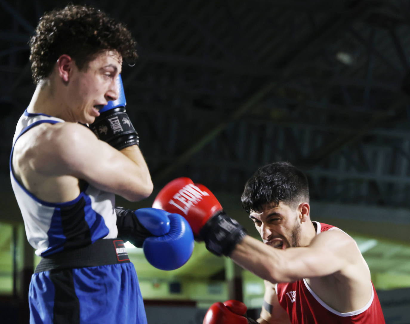 Velada de boxeo en el Polideportivo Huerta del Rey de Valladolid (1/2)