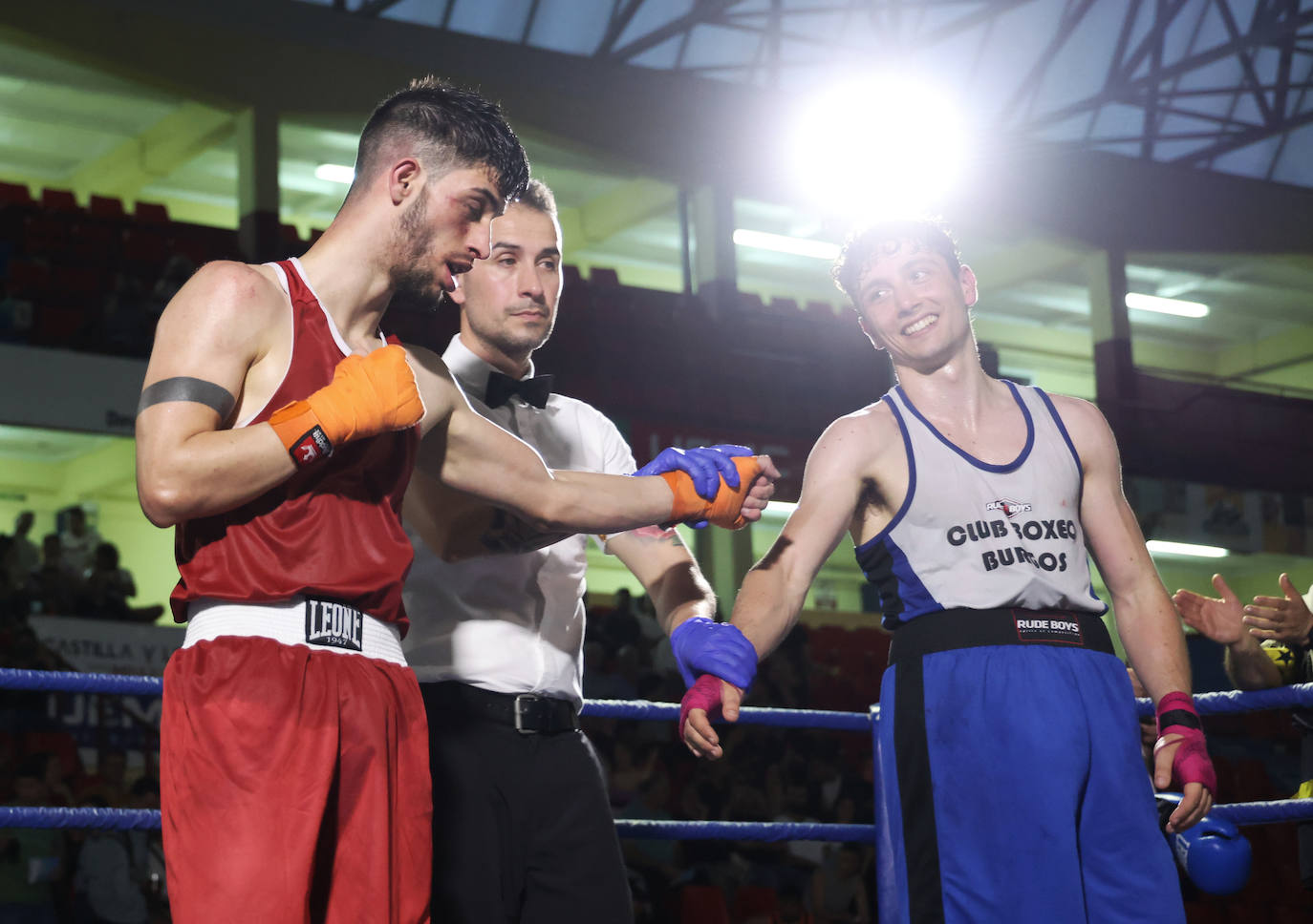 Velada de boxeo en el Polideportivo Huerta del Rey de Valladolid (1/2)