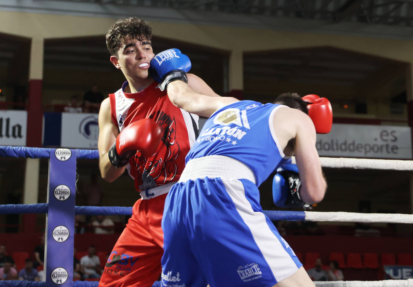 Velada de boxeo en el Polideportivo Huerta del Rey de Valladolid (1/2)