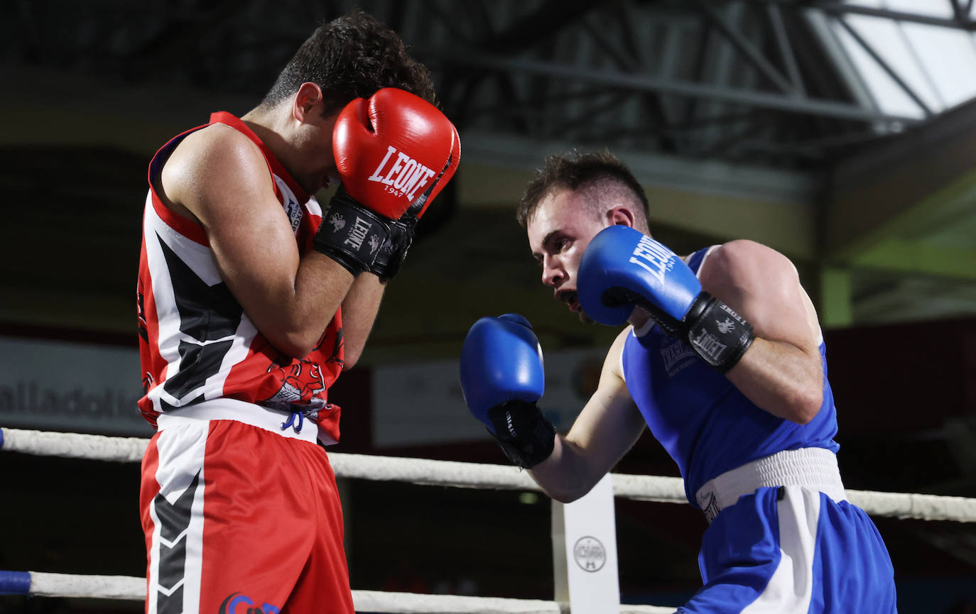 Velada de boxeo en el Polideportivo Huerta del Rey de Valladolid (1/2)