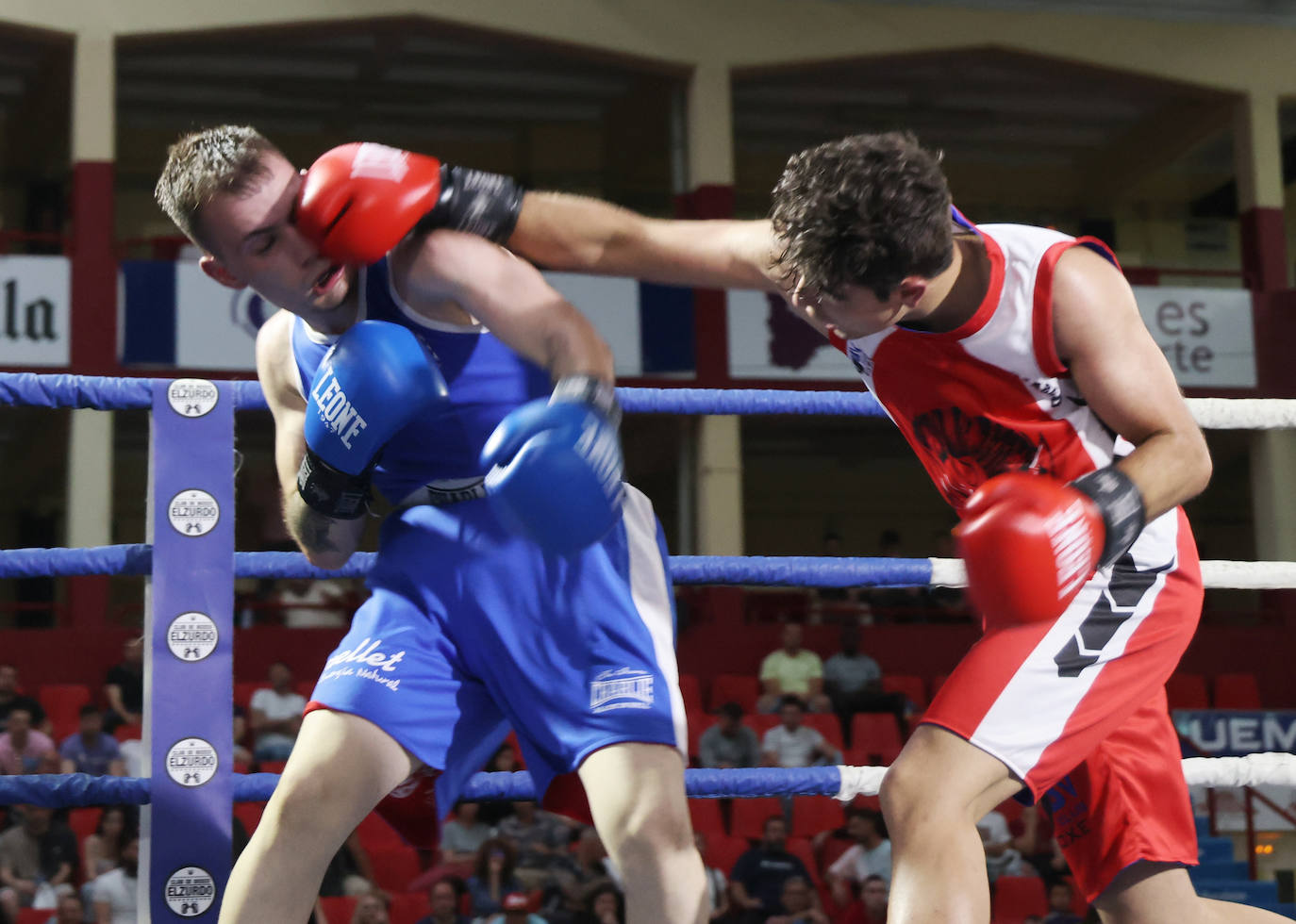 Velada de boxeo en el Polideportivo Huerta del Rey de Valladolid (1/2)