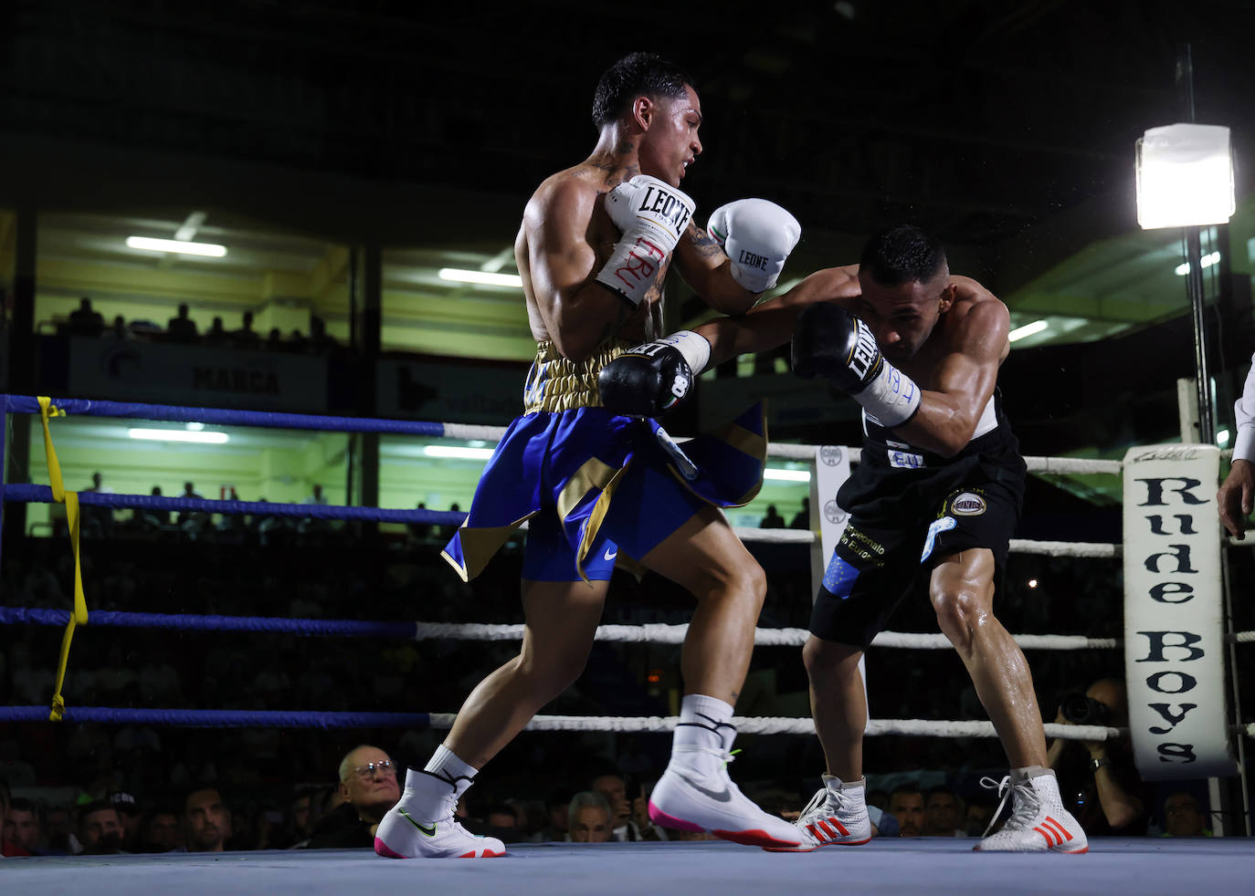 Velada de boxeo en el Polideportivo Huerta del Rey de Valladolid (2/2)