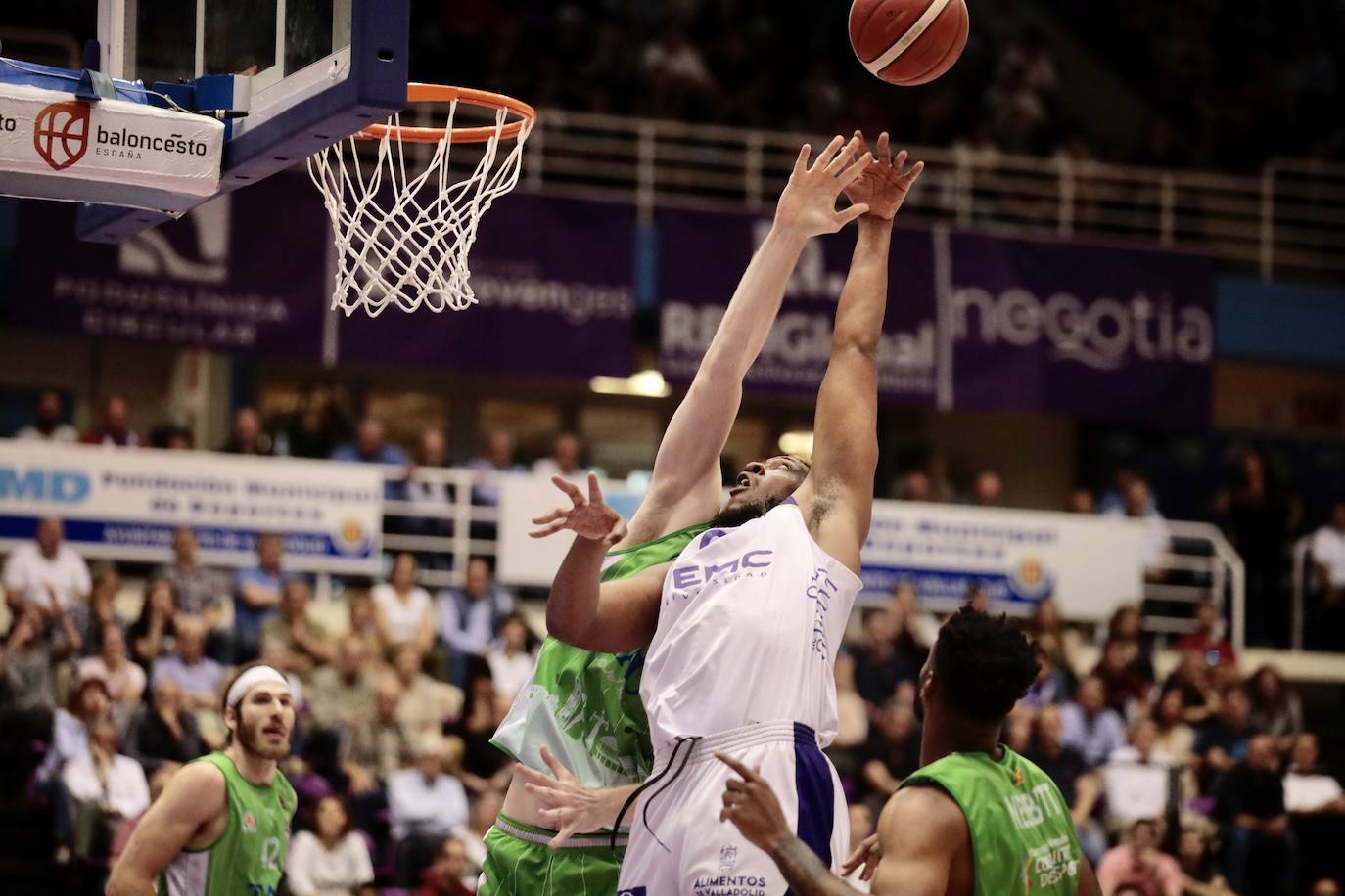 UEMC Real Valladolid Baloncesto 92 - 82 TAU Castelló