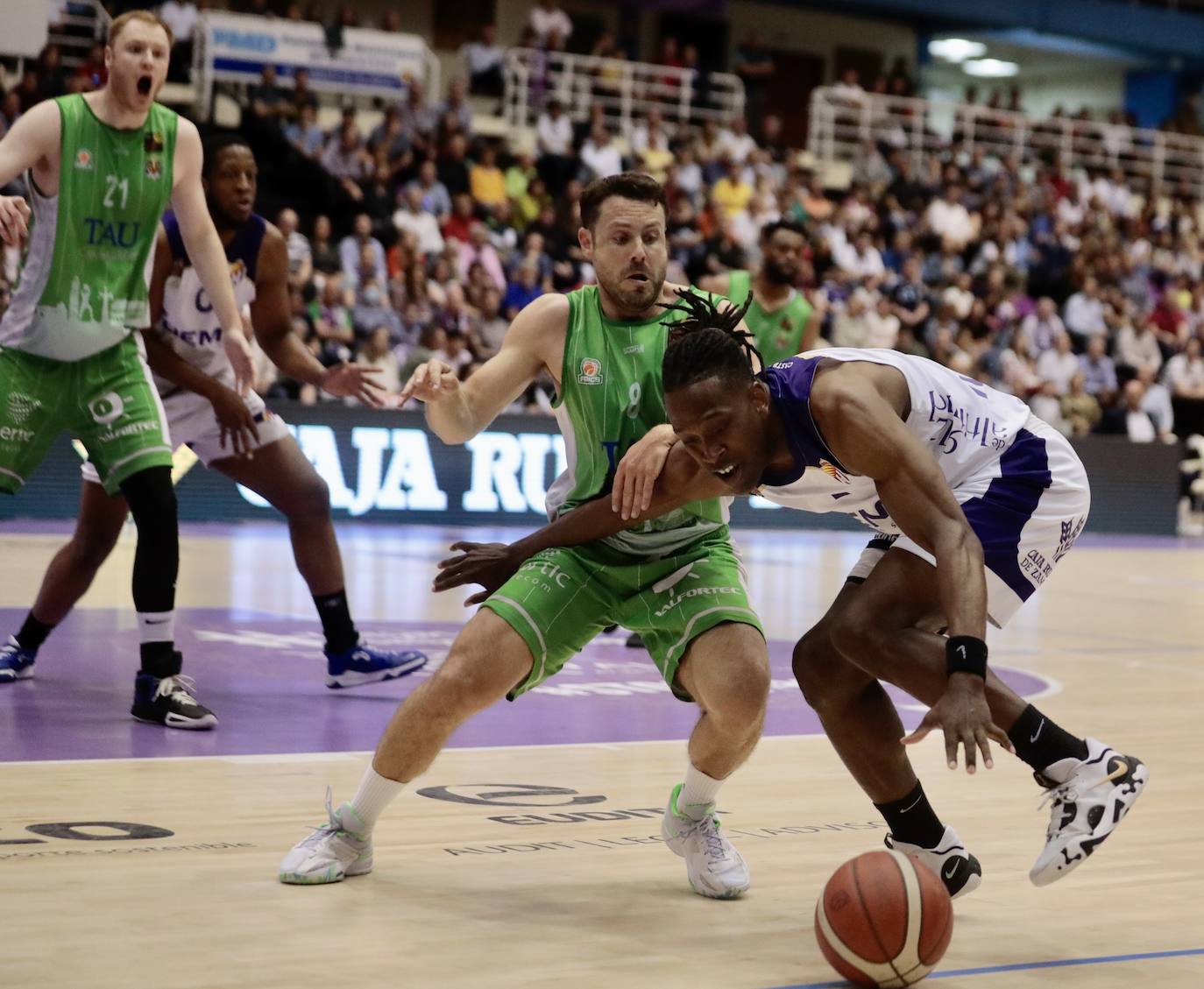 UEMC Real Valladolid Baloncesto 92 - 82 TAU Castelló