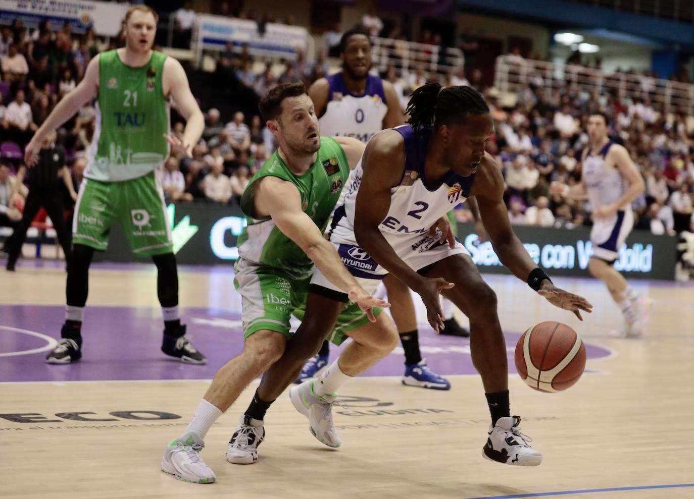 UEMC Real Valladolid Baloncesto 92 - 82 TAU Castelló