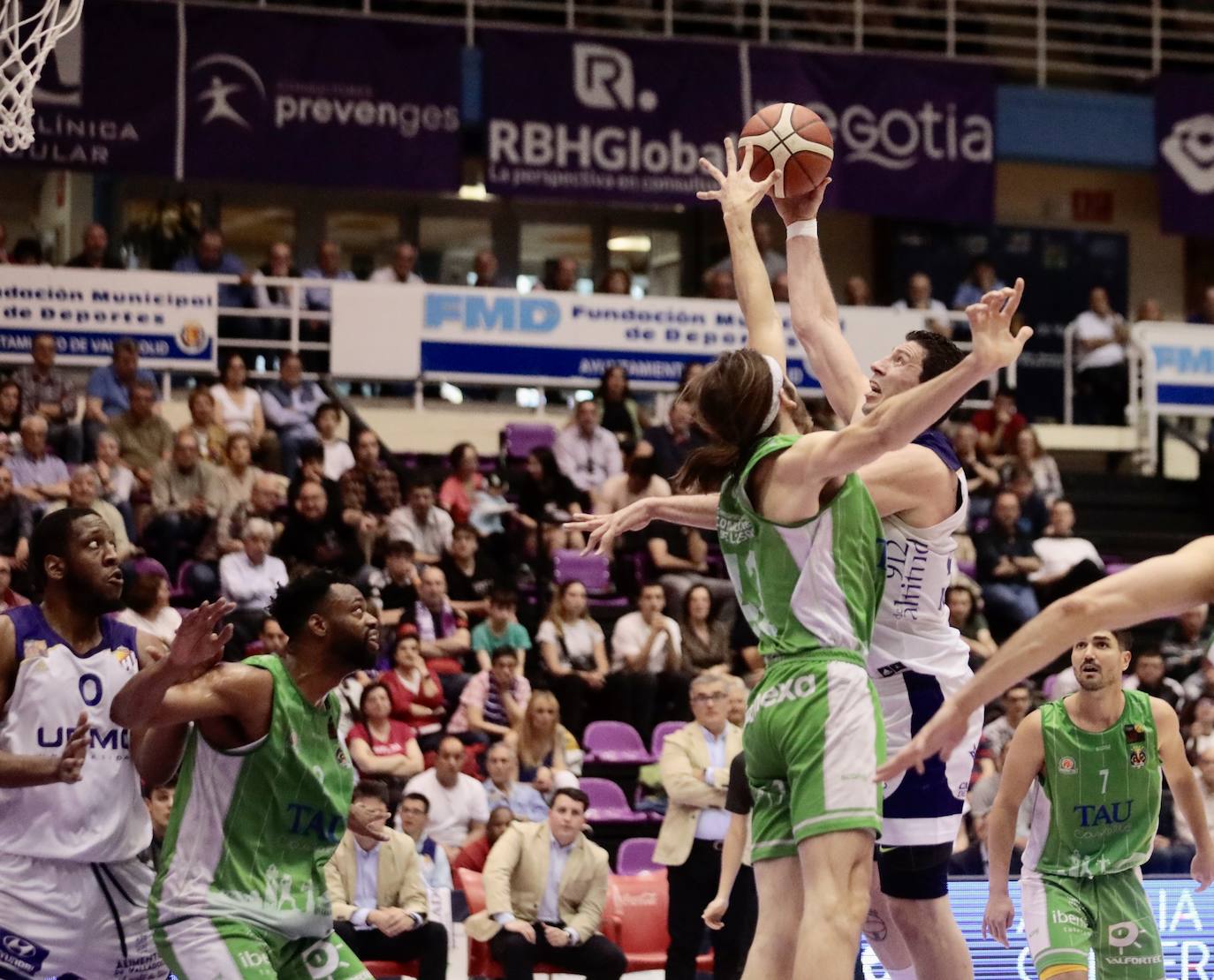 UEMC Real Valladolid Baloncesto 92 - 82 TAU Castelló