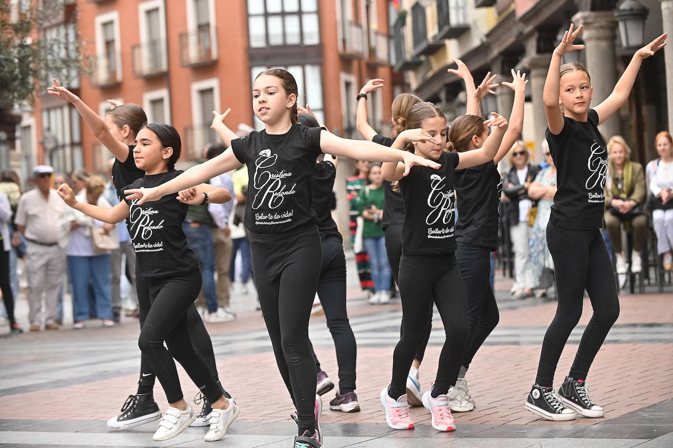 La Plaza de Portugalete de Valladolid celebra el Día Internacional de la Danza