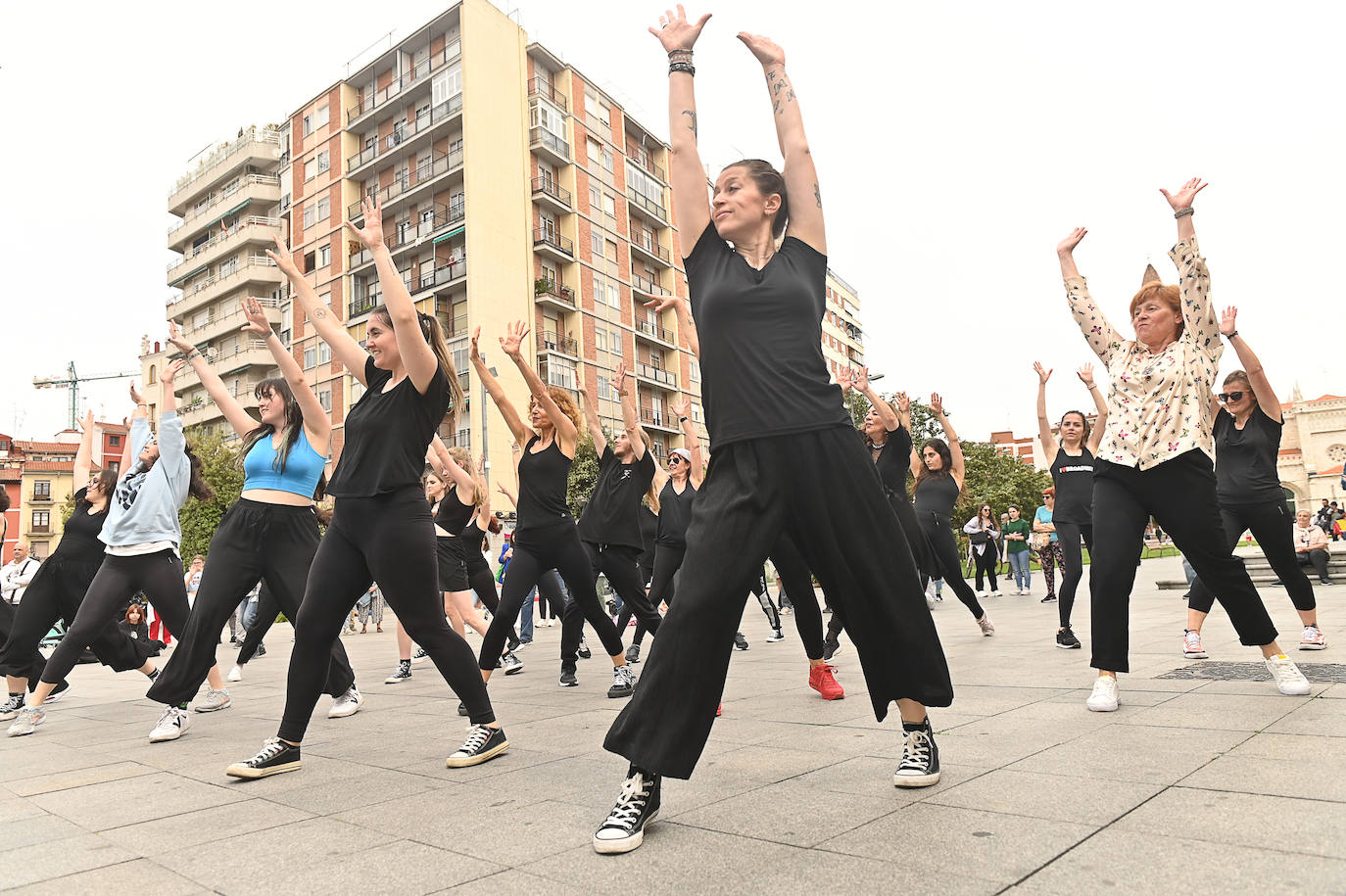 La Plaza de Portugalete de Valladolid celebra el Día Internacional de la Danza