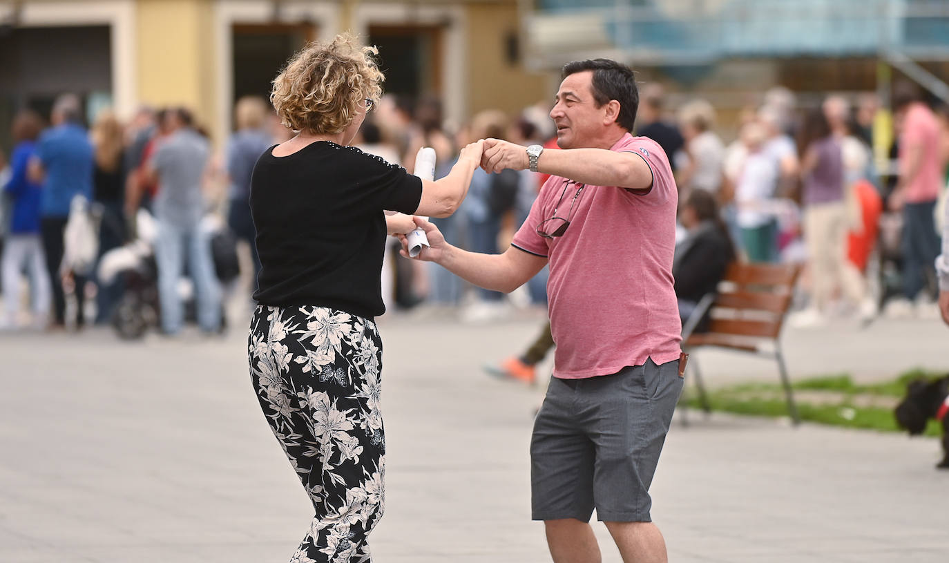 La Plaza de Portugalete de Valladolid celebra el Día Internacional de la Danza