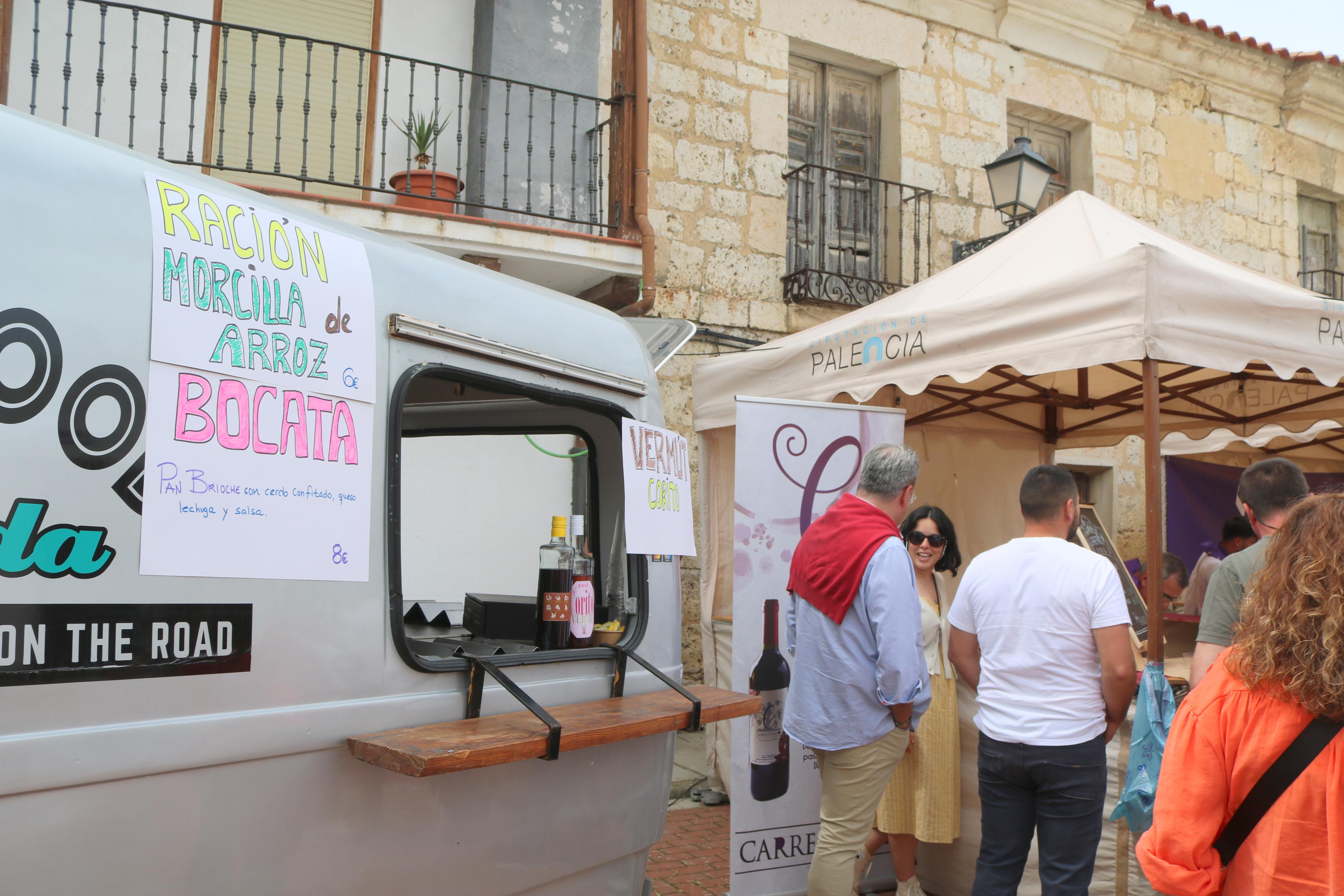 III Feria de &quot;Exaltación de las Lilas&quot; en Villaviudas