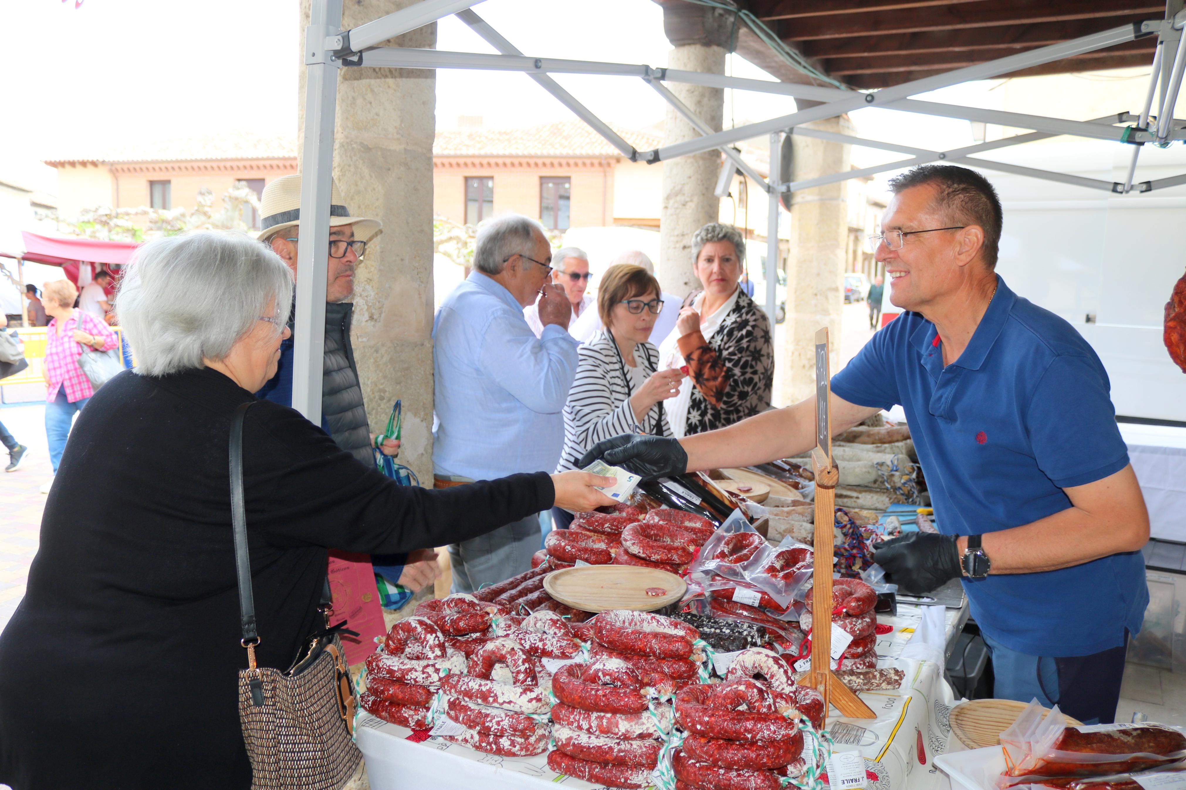Ampudia celebra el XII Mercado Regional de la Flor
