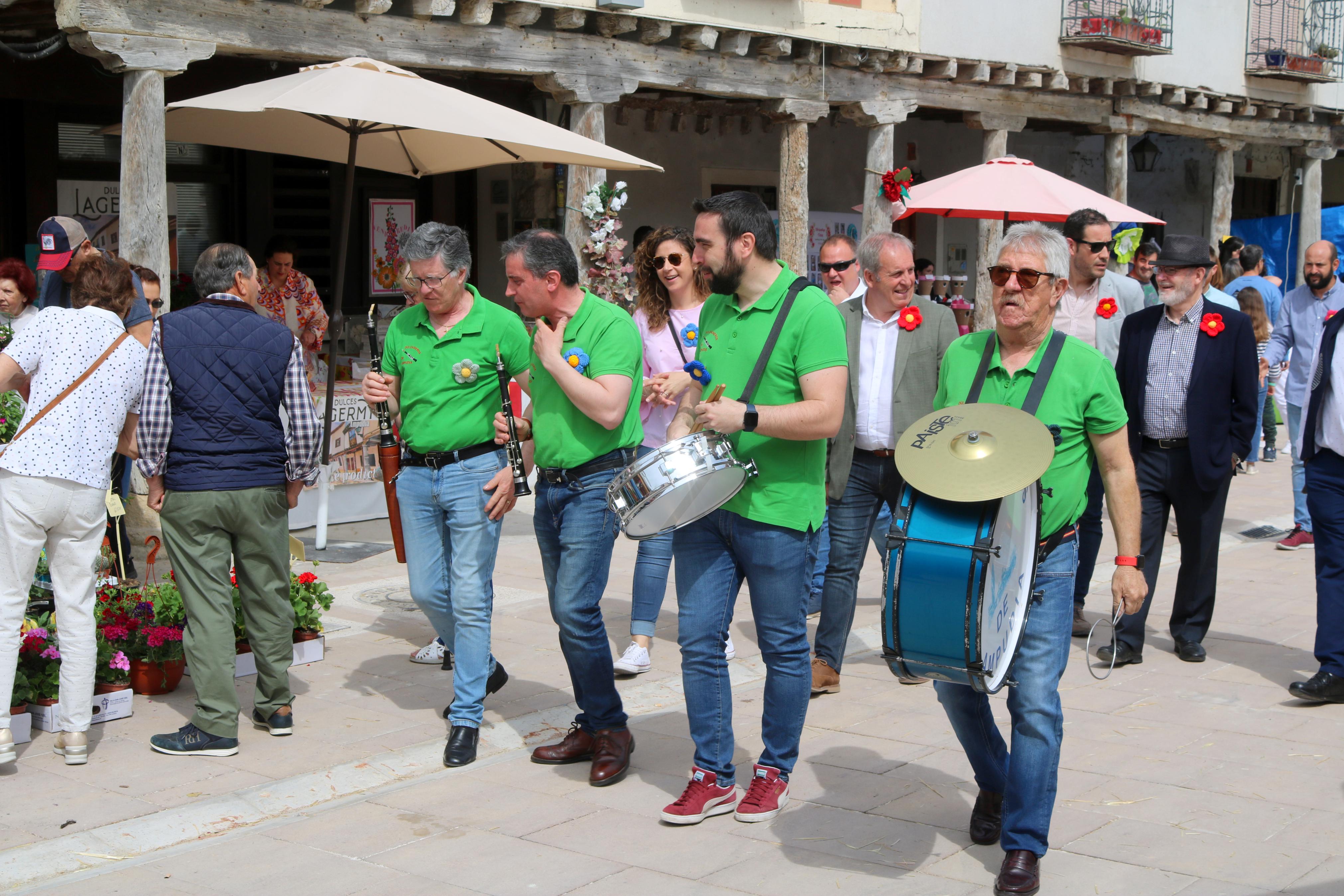 Ampudia celebra el XII Mercado Regional de la Flor