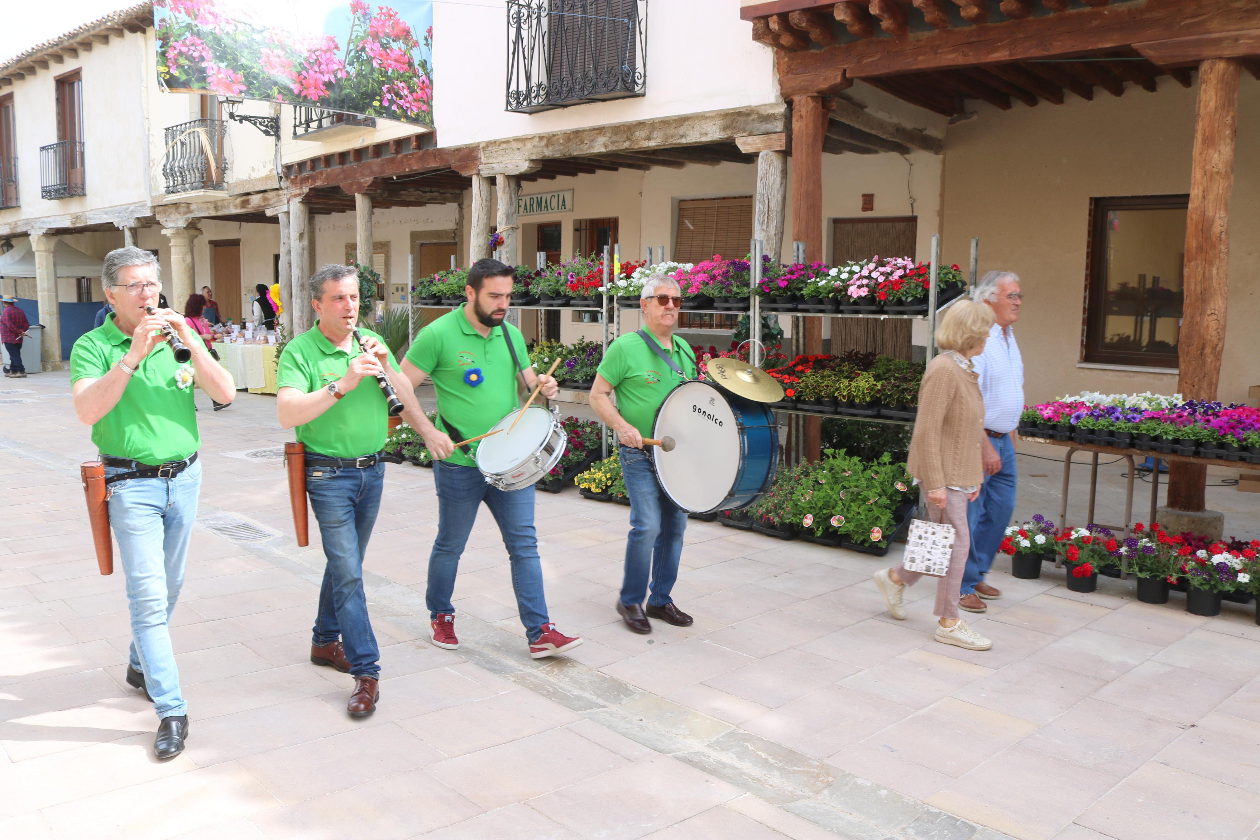 Ampudia celebra el XII Mercado Regional de la Flor