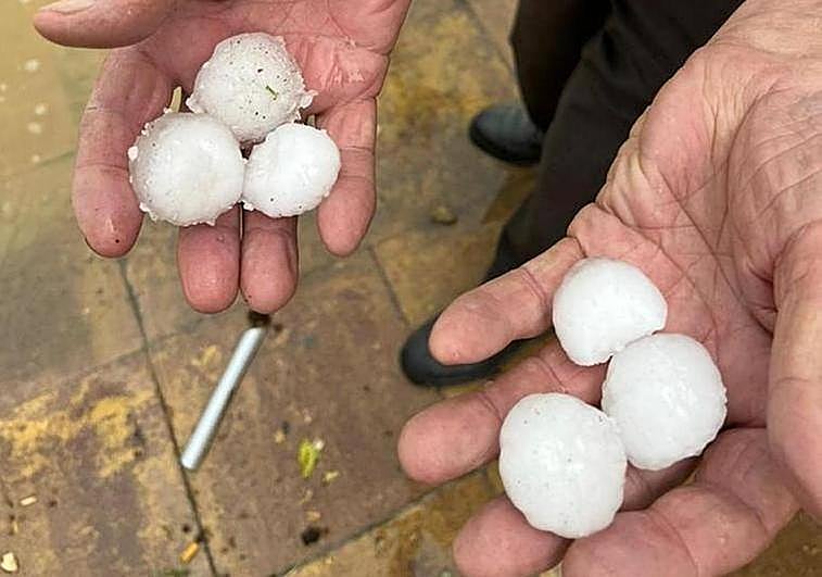 El tamaño del pedrisco en algunas zonas fue enorme.