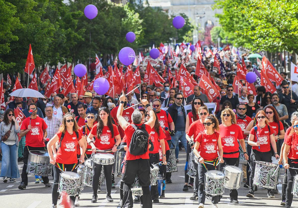 Manifestación del 1 de mayo de 2022, a su paso por Recoletos.