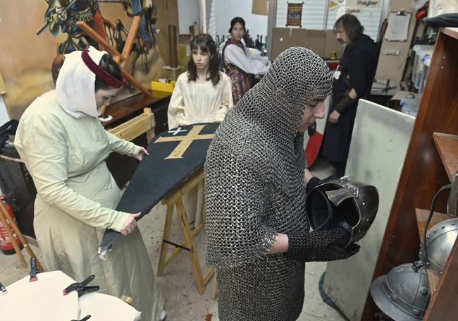 Preparativos en la sede de la asociación Torre del Homenaje.