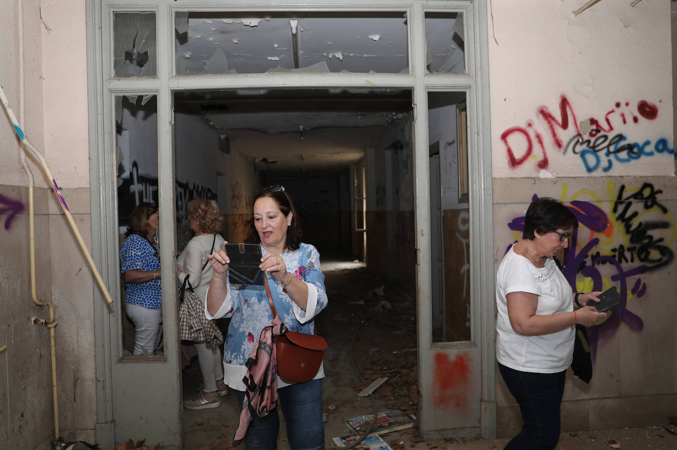 Antiguas alumnas de Huérfanos Ferroviarios visita el edificio y clama por su recuperación