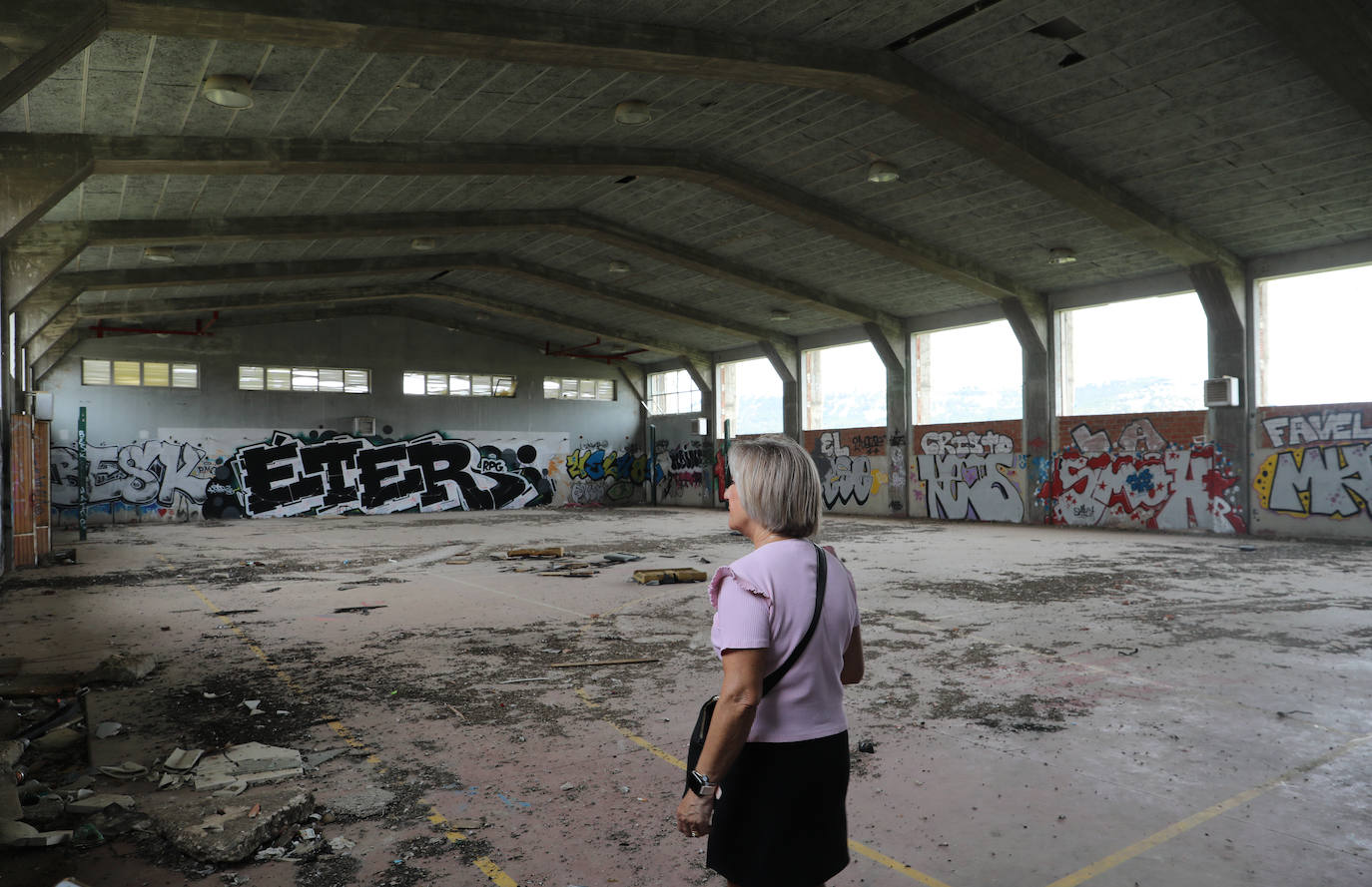 Antiguas alumnas de Huérfanos Ferroviarios visita el edificio y clama por su recuperación