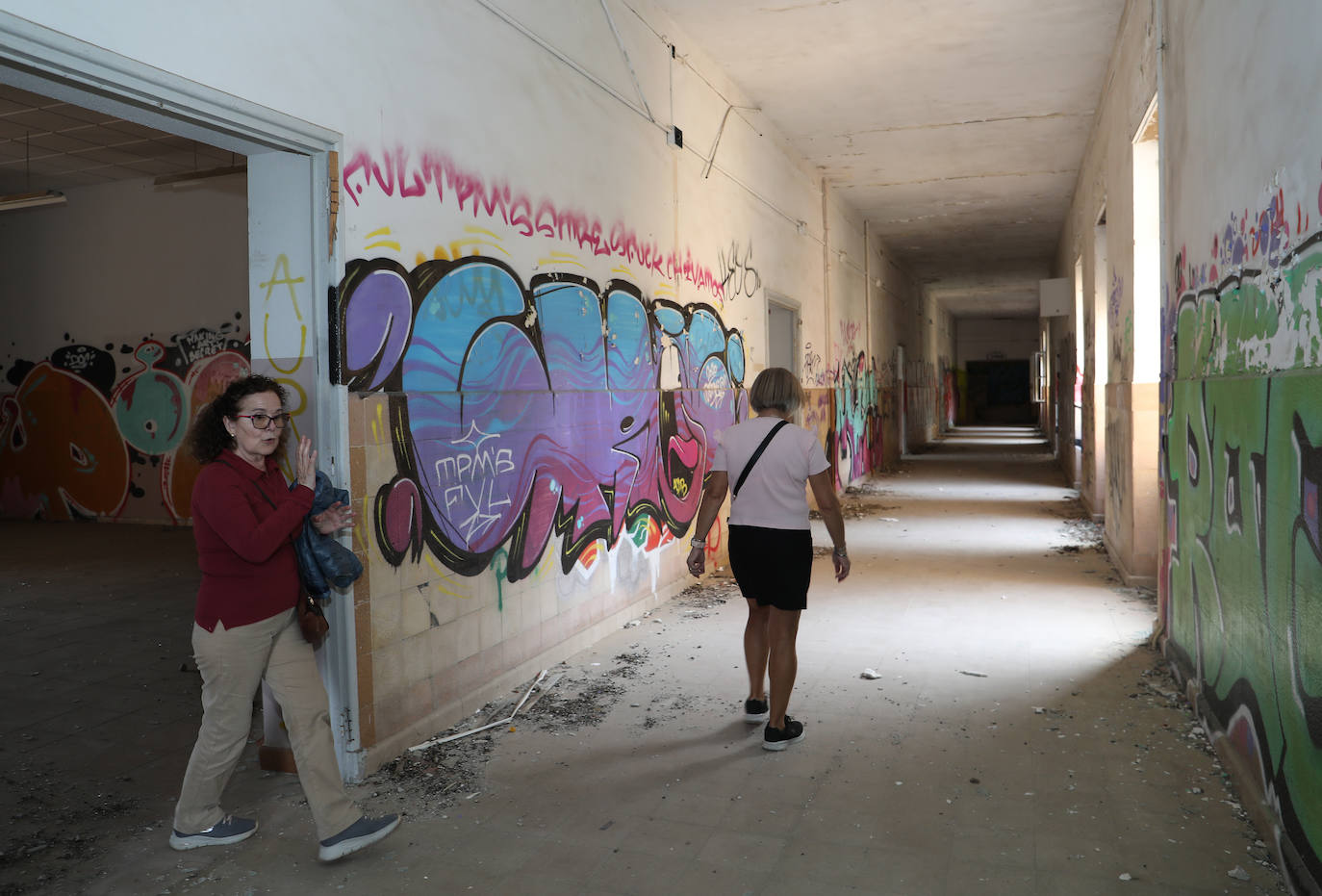 Antiguas alumnas de Huérfanos Ferroviarios visita el edificio y clama por su recuperación