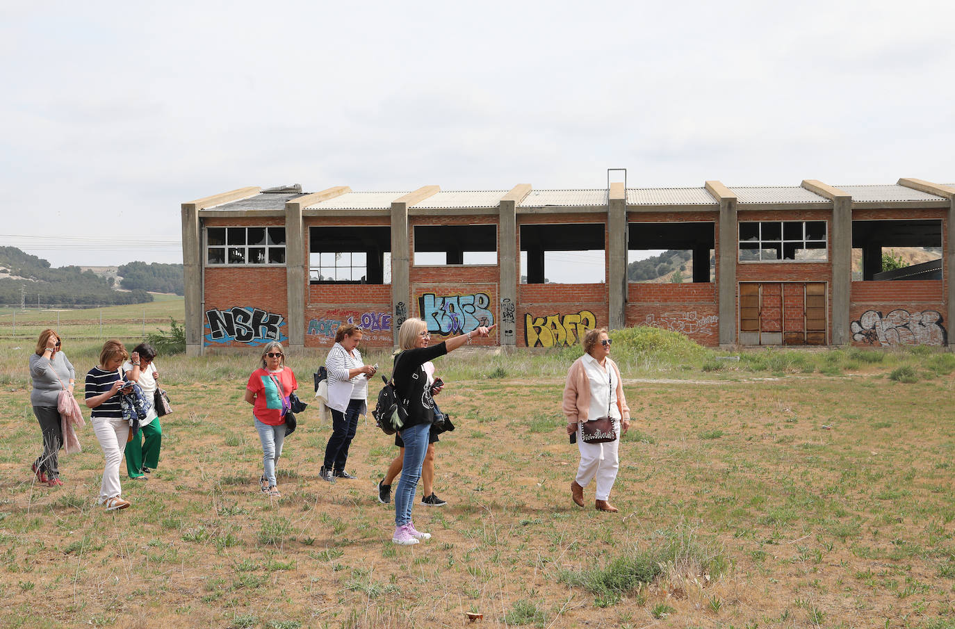 Antiguas alumnas de Huérfanos Ferroviarios visita el edificio y clama por su recuperación