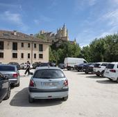 La afluencia de turistas vuelve a complicar el aparcamiento en Segovia