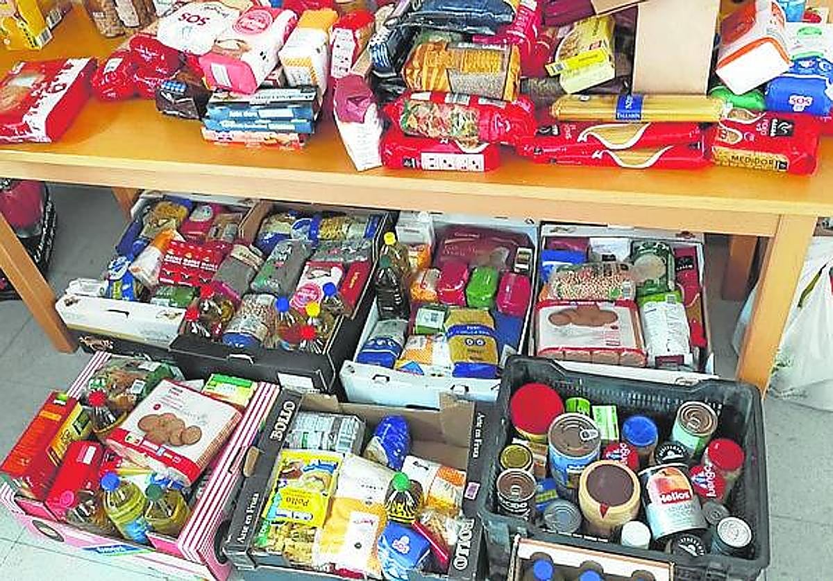 Algunos de los alimentos recogidos en la iglesia de San Millán.