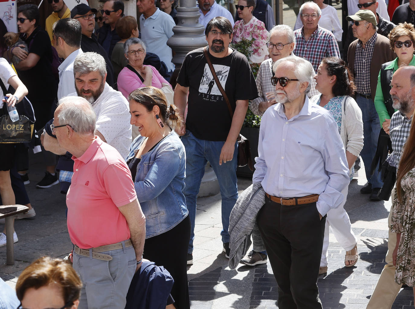 Un millar de palentinos desfilan por la Calle Mayor este Primero de Mayo