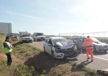 Un aparatoso accidente en la A-62 se salda sin heridos