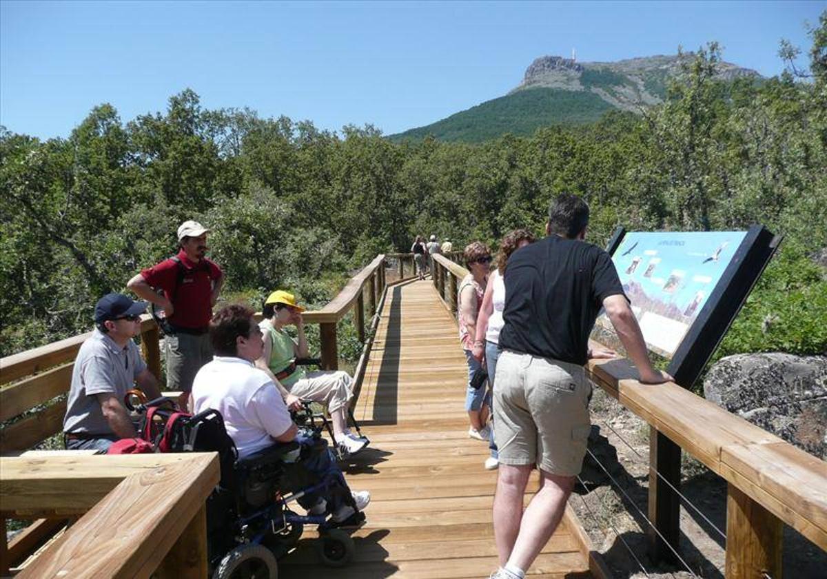 Nava de Francia: promueve el ejercicio físico con rutas de senderismo