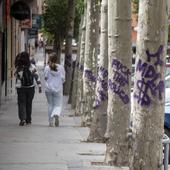 La oleada de pintadas continúa con insultos a policías y críticas a turistas