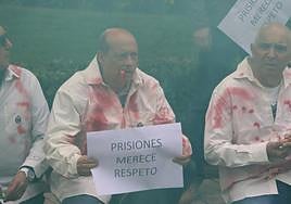 Concentración de los funcionarios de prisiones de Villahierro en León.