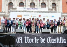 Inauguración de Valladolid Plaza Mayor del Vino en el escenario colocado delante del Ayuntamiento.