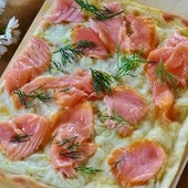 Pizza de salmón con masa casera