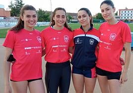 El relevo 4x100 del CAV formado por Lidia Vicente, Nerea del Río, Inés Panadero y Alba Barrientos.