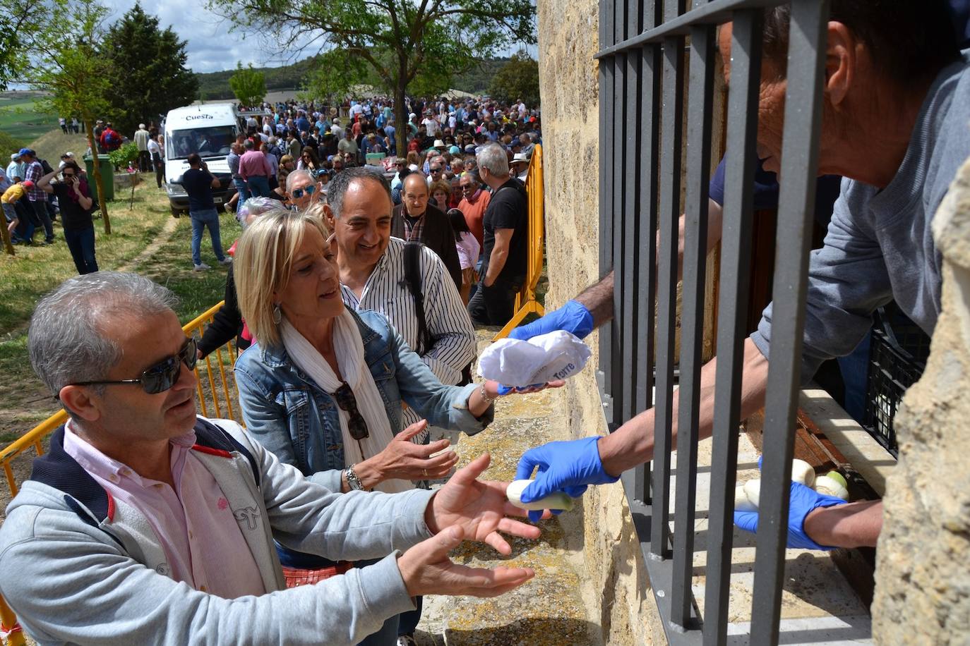 Más de 2.000 raciones de pan, queso y cebolla en Astudillo