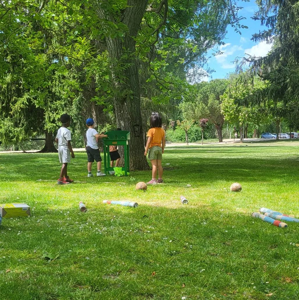 Los alumnos del Blas Sierra se unen contra la basura del Canal de Castilla