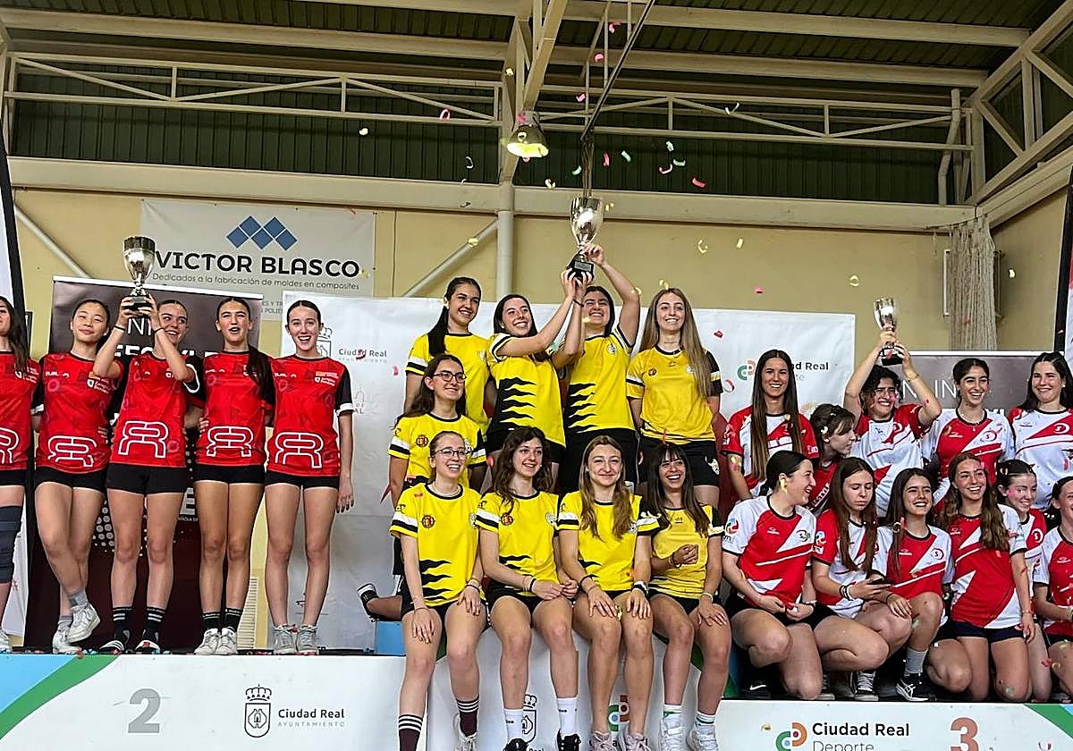 Las chicas del Rolling Lemons, en lo más alto del podio.