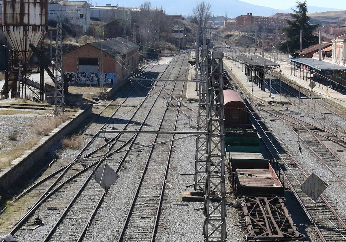 Terrenos correspondientes a la antigua estación de Renfe, pendientes de una reordenación.