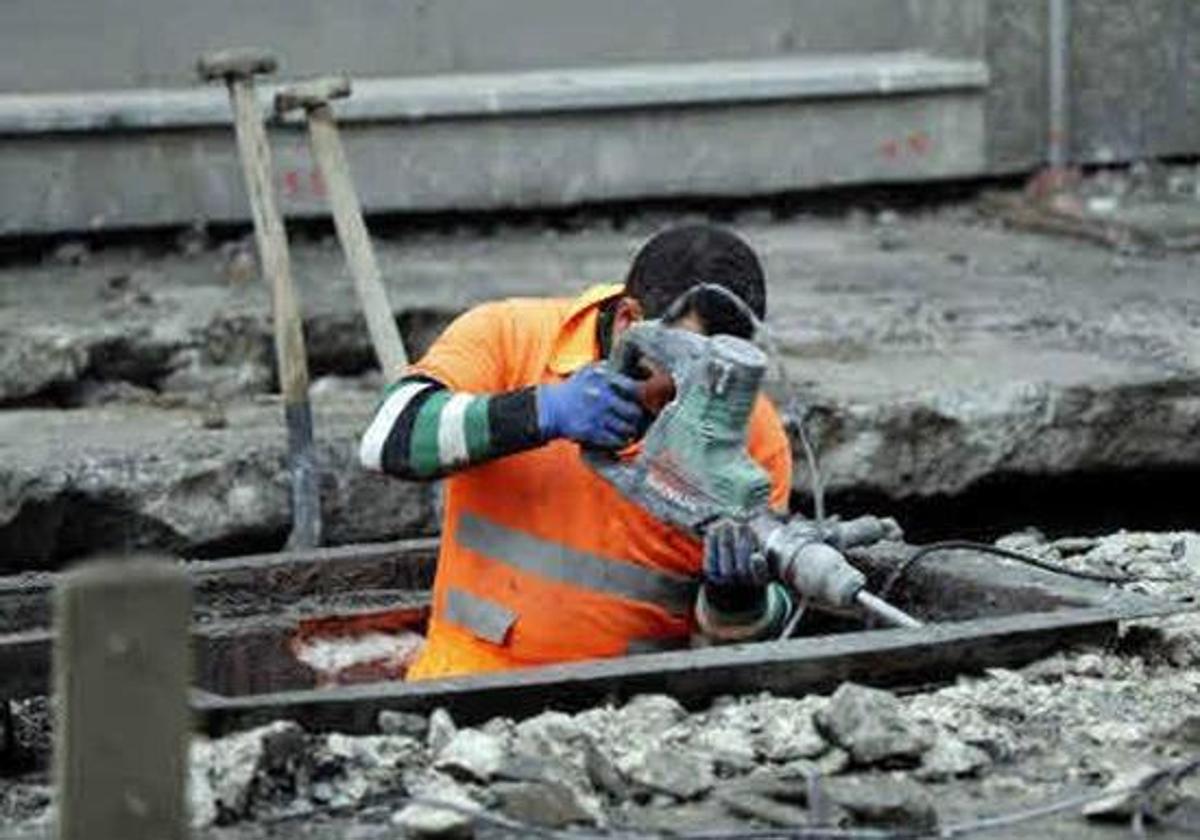 Accidente laboral en una nave del polígono de Argales de Valladolid, el pasado mes de abril.