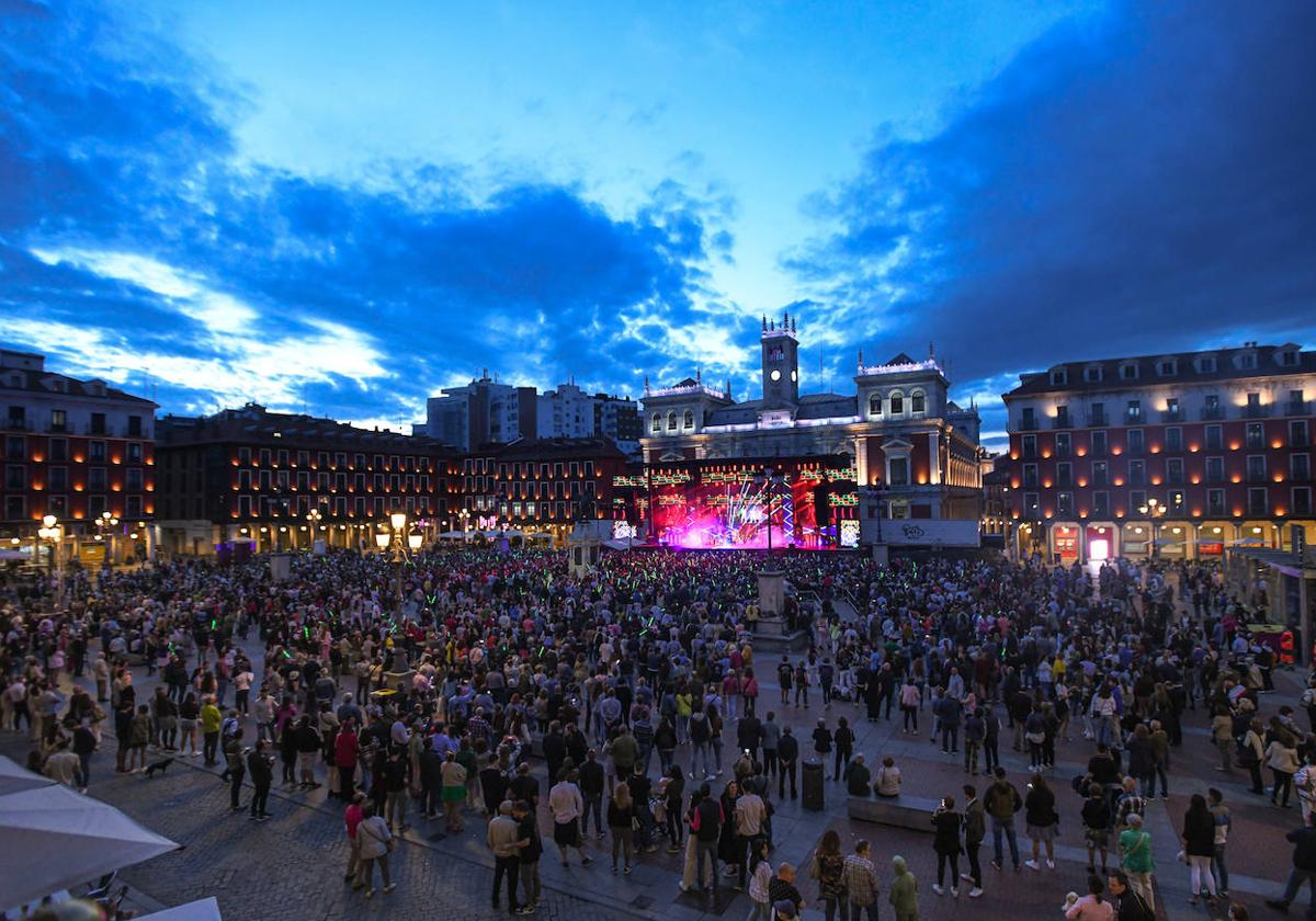 Actuación de París de Noia en las fiestas de San Pedro Regalado 2022.