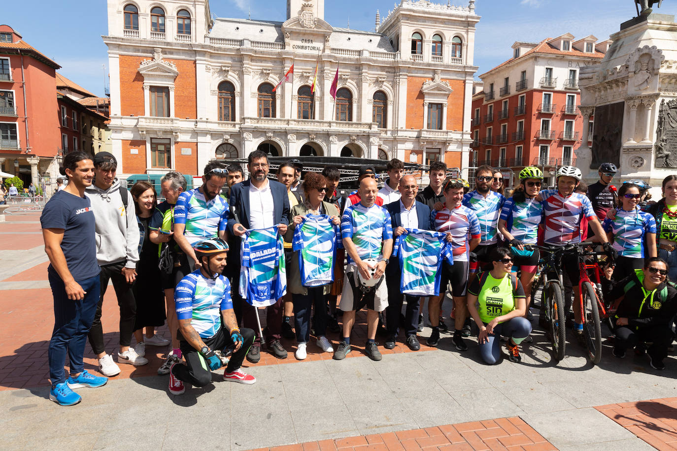 Imágenes de la salida de los ciclistas hacia Madrid