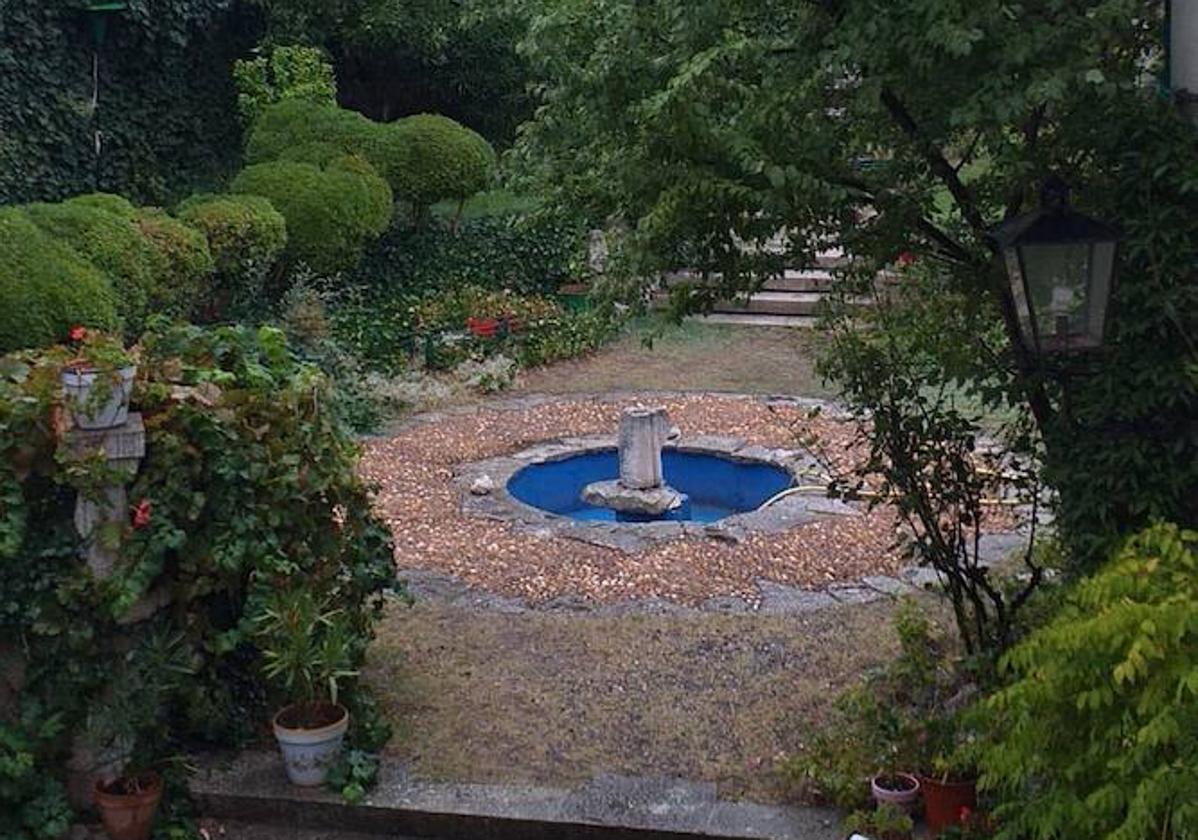 El jardín de una casa de Íscar diseñado por Francisco Sabadell.