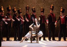 Un pasaje de 'Carmen', de Bizet, en el montaje en el Teatro Calderón.