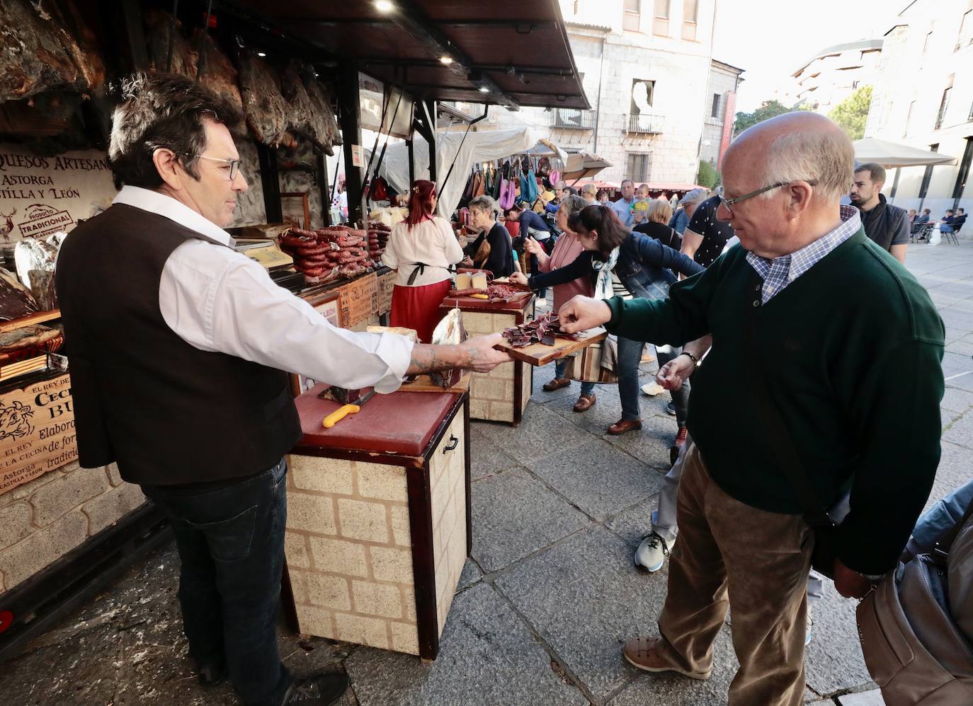 El Mercado Castellano toma la plaza de San Pablo en Valladolid