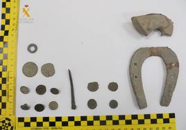 Objetos encontrados por los dos investigados y recuperados por el Seprona.
