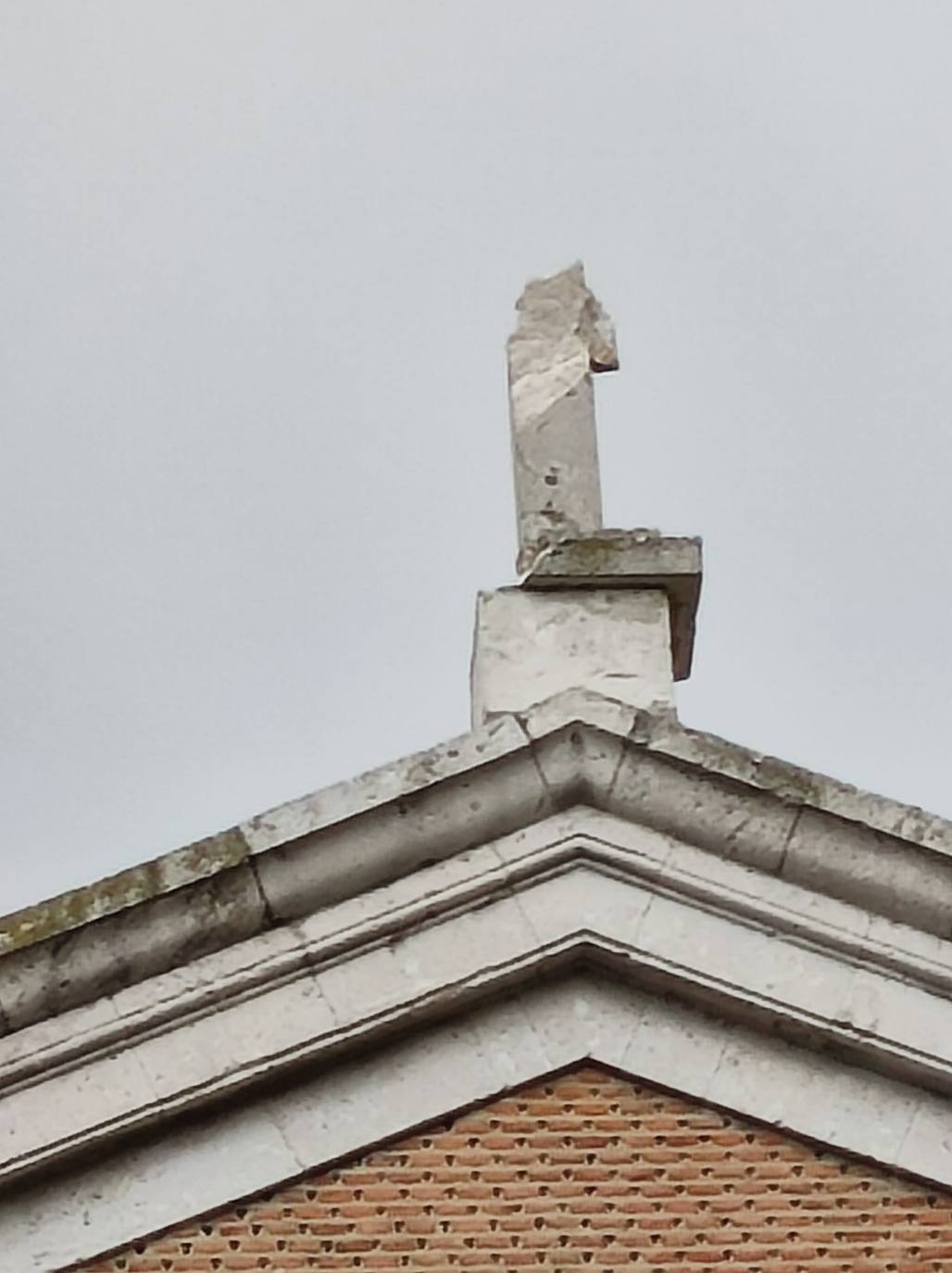 Imágenes tras la caída del rayo sobre la cruz de la Capilla de las Esclavas